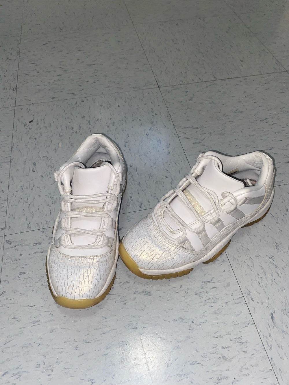 Jordan snakeskin 11s low big Kid 4y White Sneakers shoes for girl or boy